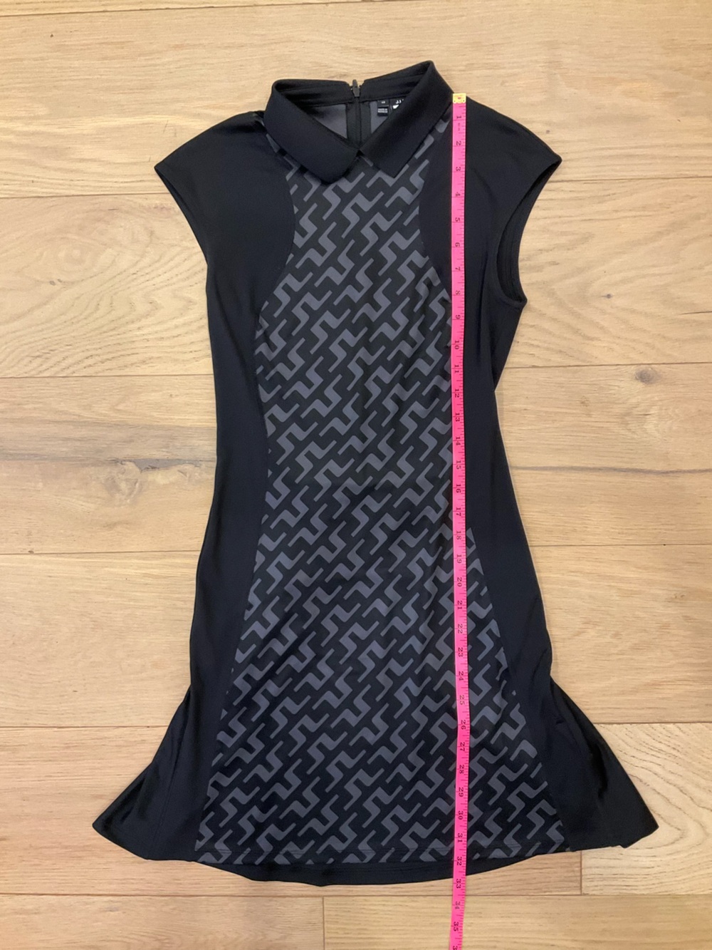 J Lindeberg golf dress with back pocket - Picture 4 of 5